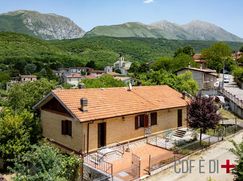 Casa Bi/Trifamiliare in Residenziale
