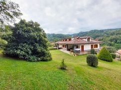 Casa Bi/Trifamiliare in Residenziale