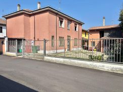 Casa Bi/Trifamiliare in Residenziale