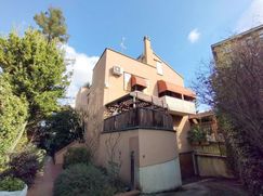 Casa Bi/Trifamiliare in Residenziale
