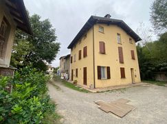 Casa Bi/Trifamiliare in Residenziale