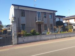 Casa Bi/Trifamiliare in Residenziale