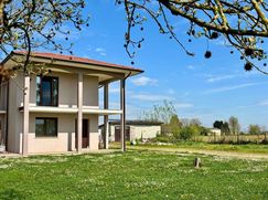 Casa Bi/Trifamiliare in Residenziale