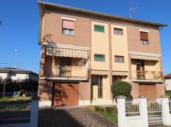 Casa Bi/Trifamiliare in Residenziale