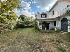 Casa Bi/Trifamiliare in Residenziale