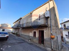 Casa Bi/Trifamiliare in Residenziale