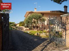 Casa Bi/Trifamiliare in Residenziale