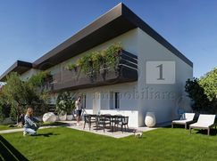 Casa Bi/Trifamiliare in Residenziale