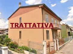 Casa Bi/Trifamiliare in Residenziale