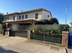 Casa Bi/Trifamiliare in Residenziale
