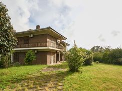 Casa Bi/Trifamiliare in Residenziale