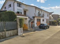 Casa Bi/Trifamiliare in Residenziale