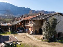 Casa Bi/Trifamiliare in Residenziale