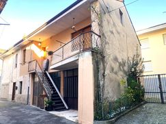 Casa Bi/Trifamiliare in Residenziale