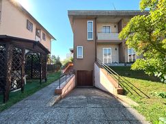 Casa Bi/Trifamiliare in Residenziale