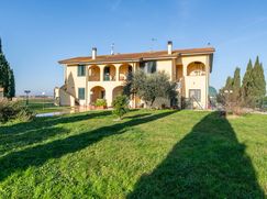Casa Bi/Trifamiliare in Residenziale