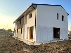 Casa Bi/Trifamiliare in Residenziale