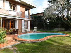 Casa Bi/Trifamiliare in Residenziale