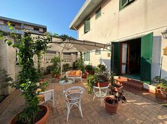 Casa Bi/Trifamiliare in Residenziale
