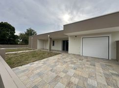 Casa Bi/Trifamiliare in Residenziale