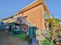 Casa Bi/Trifamiliare in Residenziale