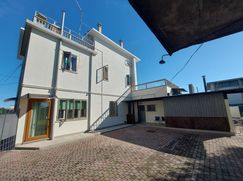 Casa Bi/Trifamiliare in Residenziale