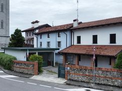 Casa Bi/Trifamiliare in Residenziale