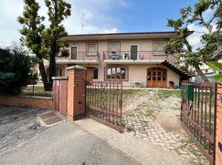Casa Bi/Trifamiliare in Residenziale