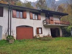 Casa Bi/Trifamiliare in Residenziale