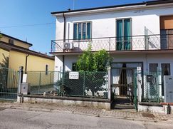 Casa Bi/Trifamiliare in Residenziale