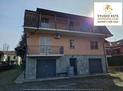 Casa Bi/Trifamiliare in Residenziale