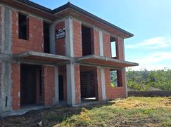 Casa Bi/Trifamiliare in Residenziale