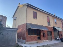 Casa Bi/Trifamiliare in Residenziale