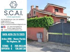 Casa Bi/Trifamiliare in Residenziale