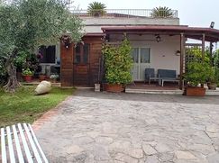 Casa Bi/Trifamiliare in Residenziale
