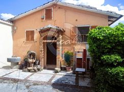 Casa Bi/Trifamiliare in Residenziale