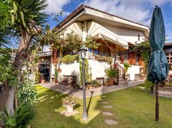 Casa Bi/Trifamiliare in Residenziale
