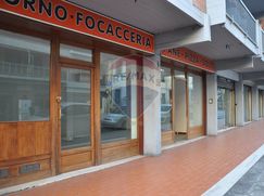 Negozio/Locale commerciale in Commerciale