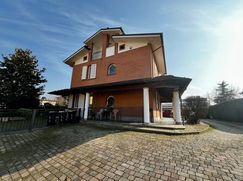 Casa Bi/Trifamiliare in Residenziale
