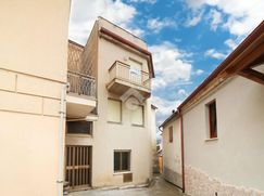 Casa Bi/Trifamiliare in Residenziale