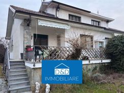 Casa Bi/Trifamiliare in Residenziale