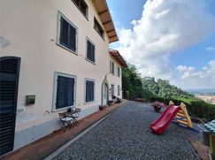 Casa Bi/Trifamiliare in Residenziale