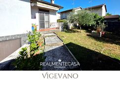 Casa Bi/Trifamiliare in Residenziale