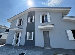 Casa Bi/Trifamiliare in Residenziale