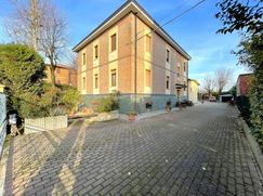 Casa Bi/Trifamiliare in Residenziale