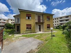 Casa Bi/Trifamiliare in Residenziale