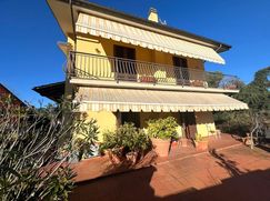 Casa Bi/Trifamiliare in Residenziale
