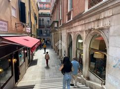 Negozio/Locale commerciale in Commerciale