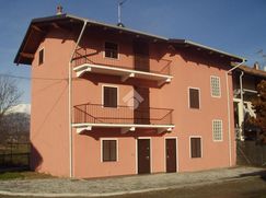 Casa Bi/Trifamiliare in Residenziale