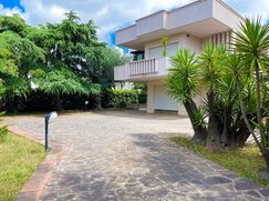 Casa Bi/Trifamiliare in Residenziale